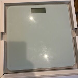 Digital Bathroom Scale in White